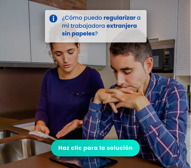 Pareja de esposos preocupados por no saber como regularizar su empleada extranjera sin papeles